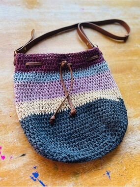 Woven straw Crochet Crossbody Bag with Brown Leather Strap, stripe multicolor
